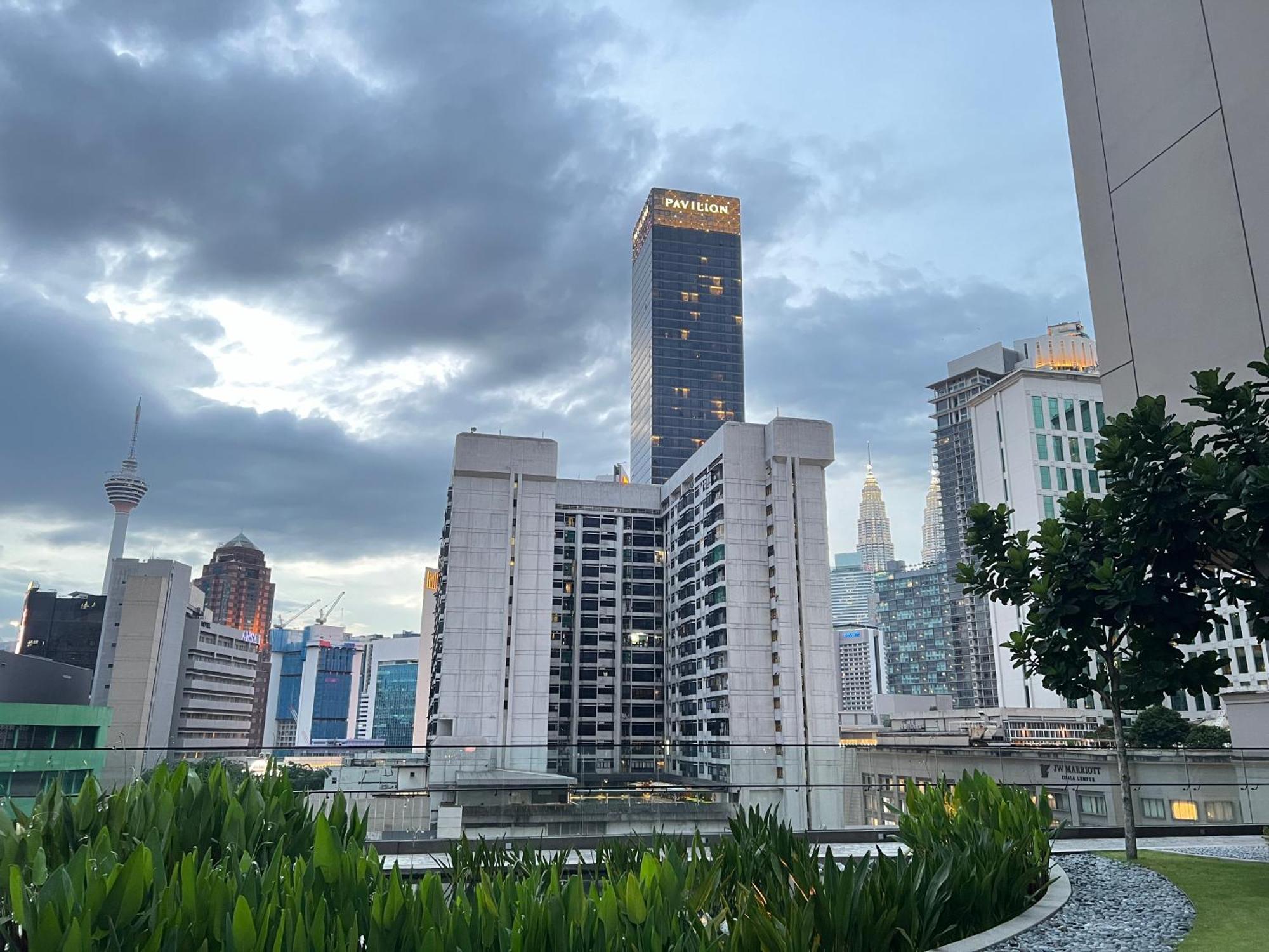 Pangsapuri Axon Bukit Bintang Rooftop Swimming Pool *